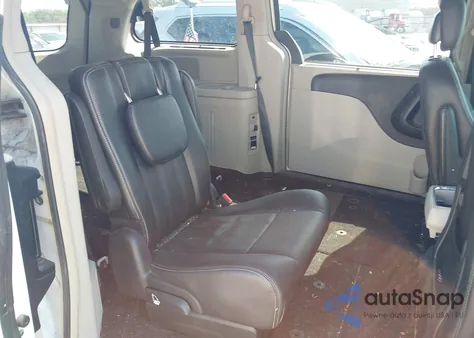 2016 Chrysler Town & Country Touring from USA, damaged, VIN 2C4RC1BG5GR174368